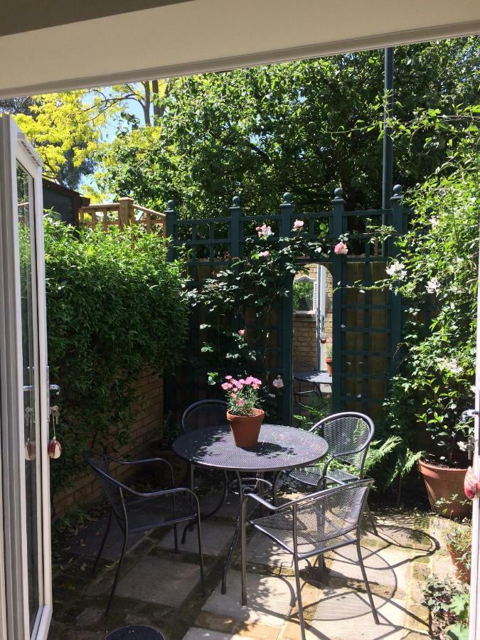 Bed and Breakfast Old Station Gardens, Sw London Teddington Zewnętrze zdjęcie